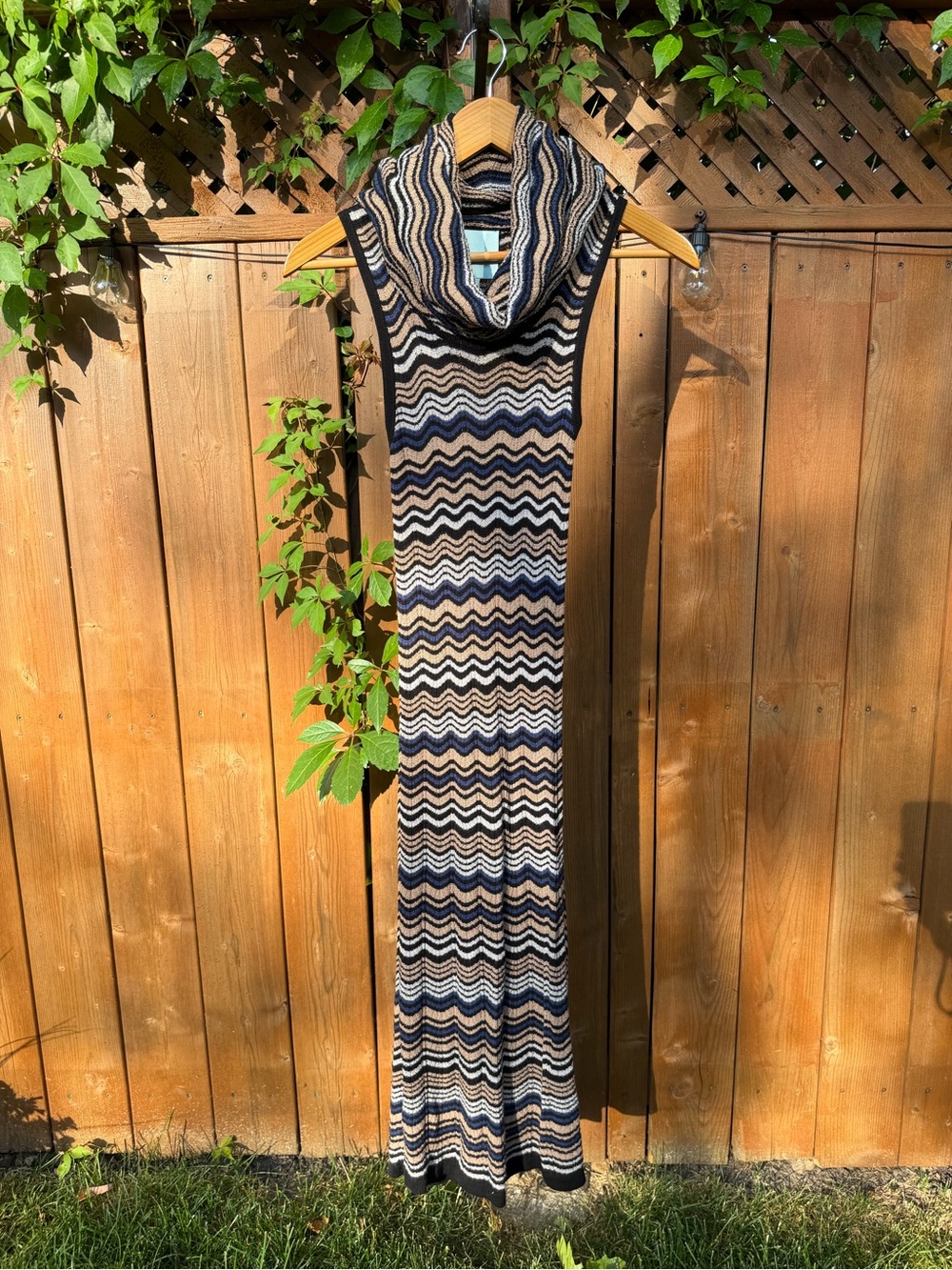 Y2K LA CITÈ Sleeveless Chevron Body-con Knit Maxi Dress
